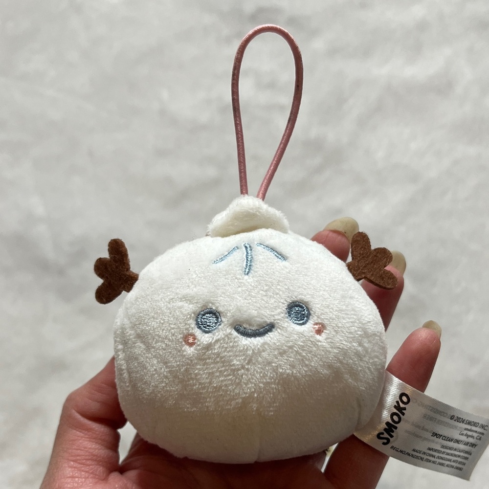 Smoko White Plush Keychain never used, stretchy band loop